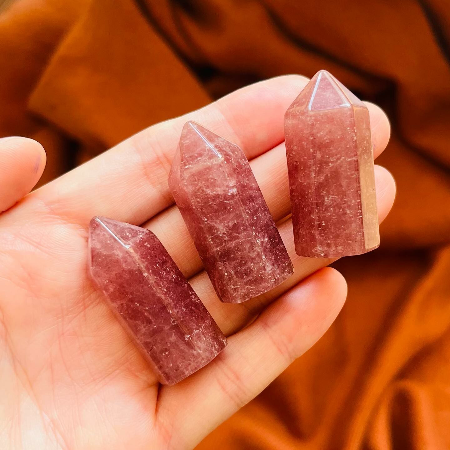 [原石] 草莓晶小柱