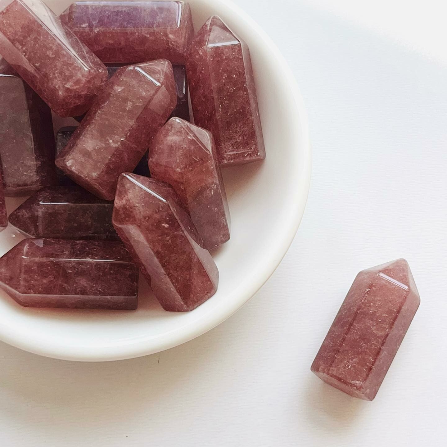 [原石] 草莓晶小柱