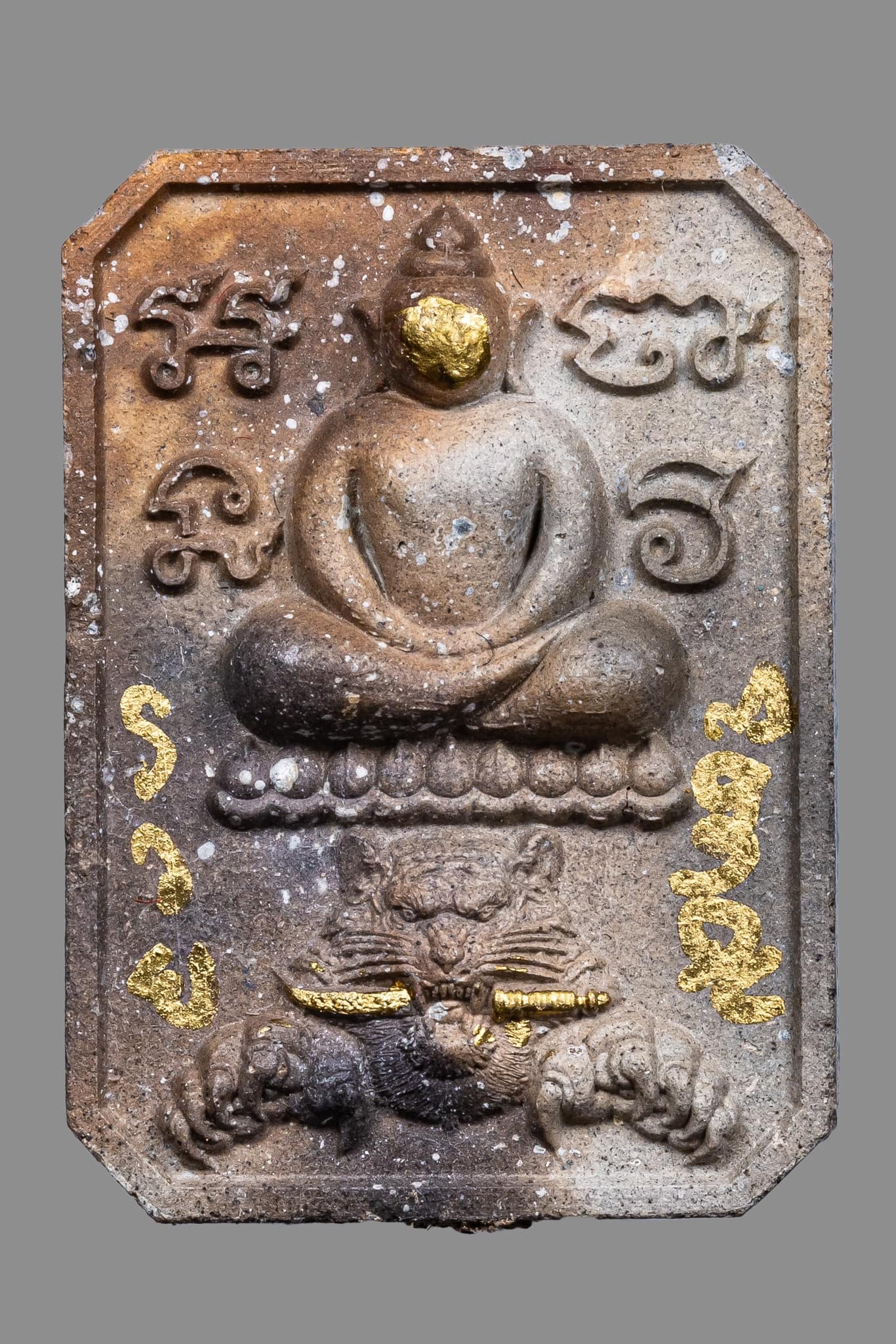 『泰國佛牌』黎逸府 瓦內薩馬奇 帕阿贊丁棟 神獸崇迪『虎咬劍』日全蝕限量版本 03240510