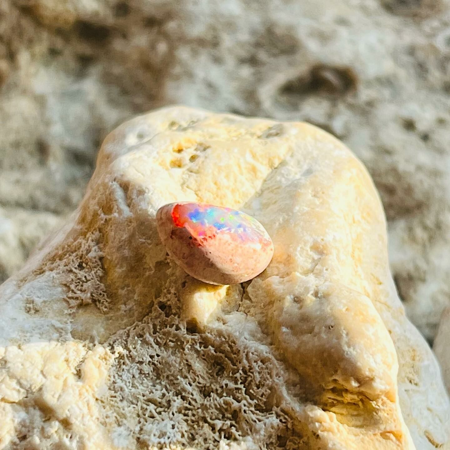 [原石] 墨西哥火蛋白石