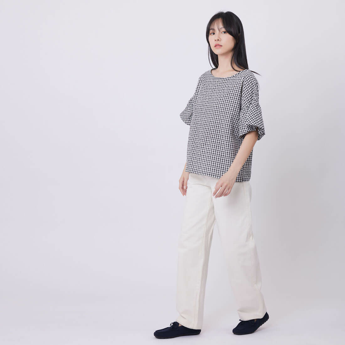 Lora 荷葉袖圓領寬版上衣/ 黑格