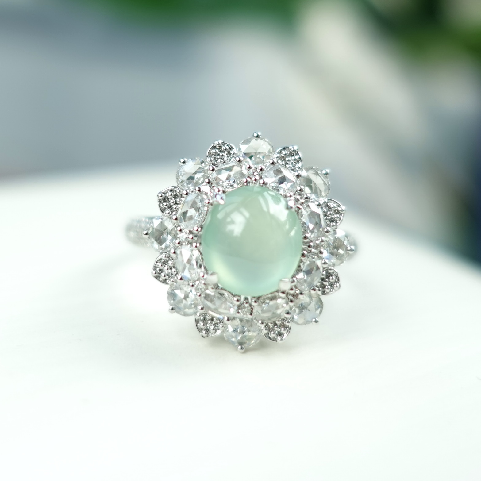 18K金鑲嵌晴水玻璃種天然翡翠鑽石戒指 - 蛋面