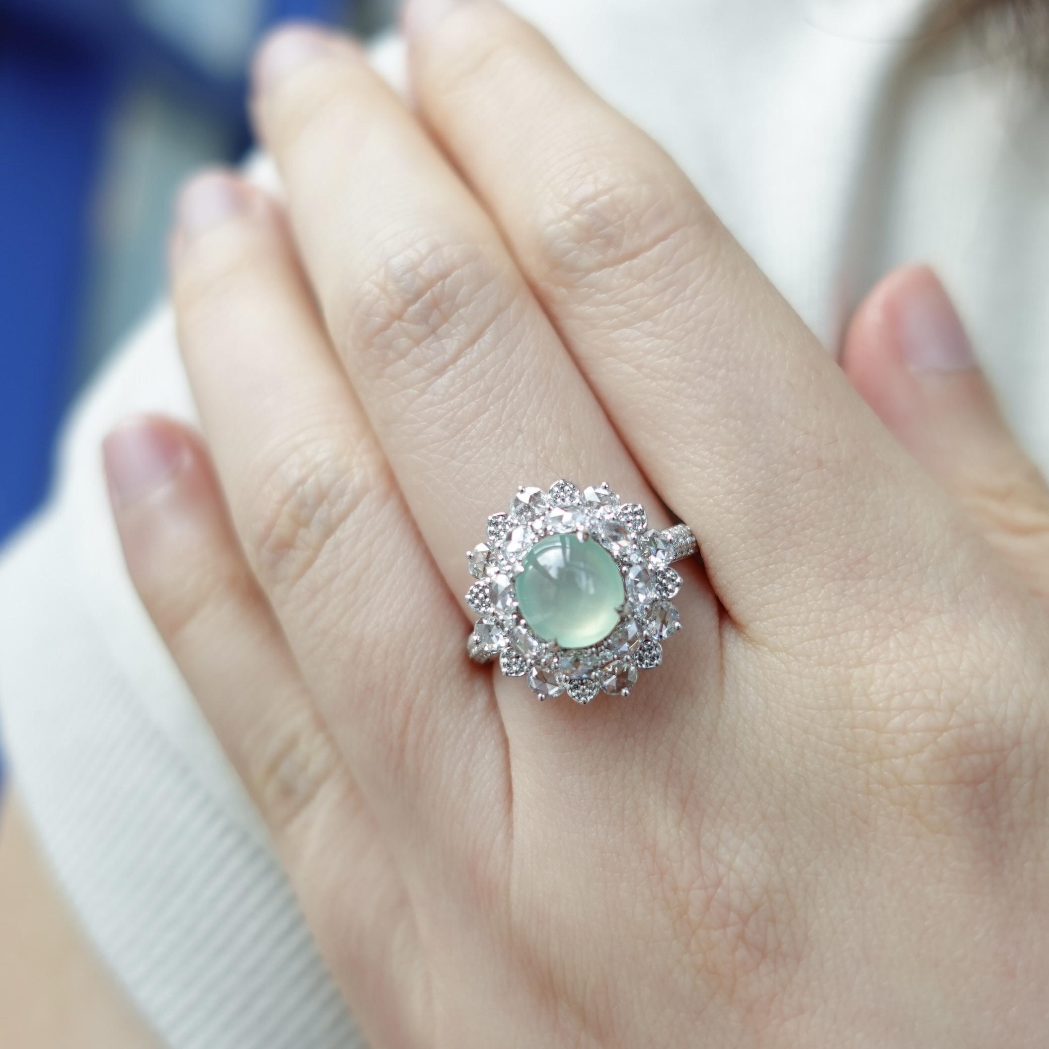 18K金鑲嵌晴水玻璃種天然翡翠鑽石戒指 - 蛋面