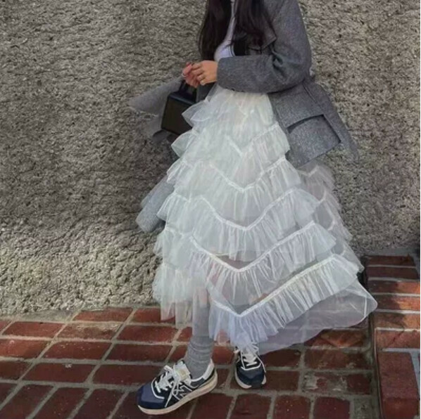 Spliced cake mesh skirt [white/wavy + white line] (one-size-fits-all elasticated waist)