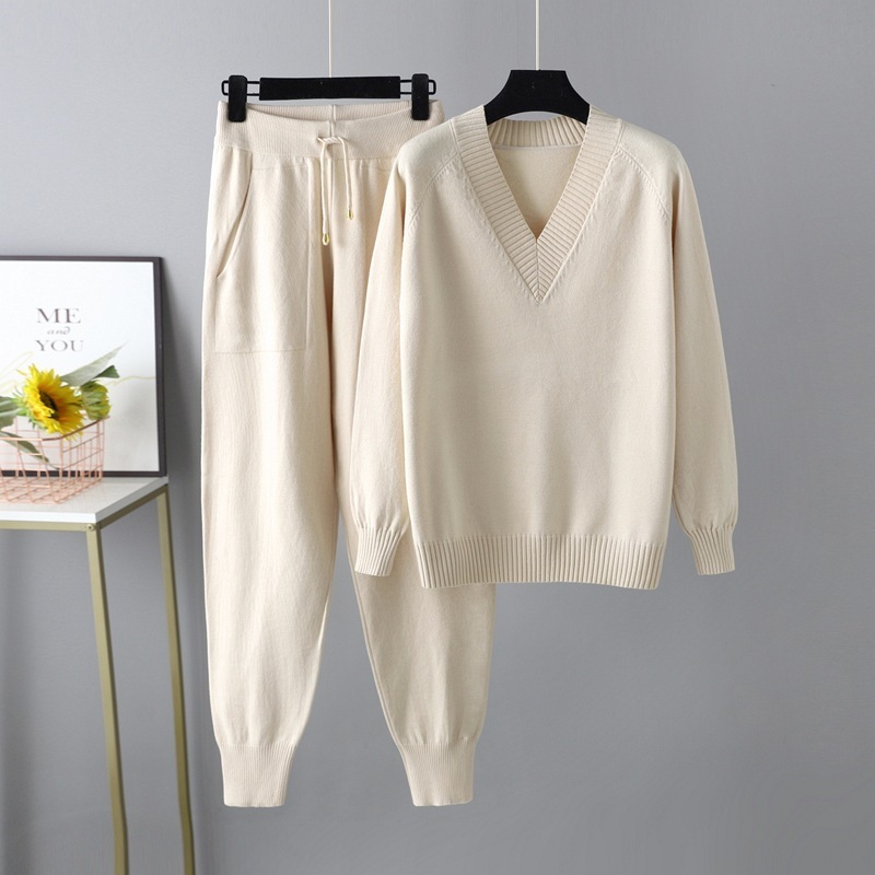 Temperament casual knitted sweater set (one-size-fits-all top + pants apricot)
