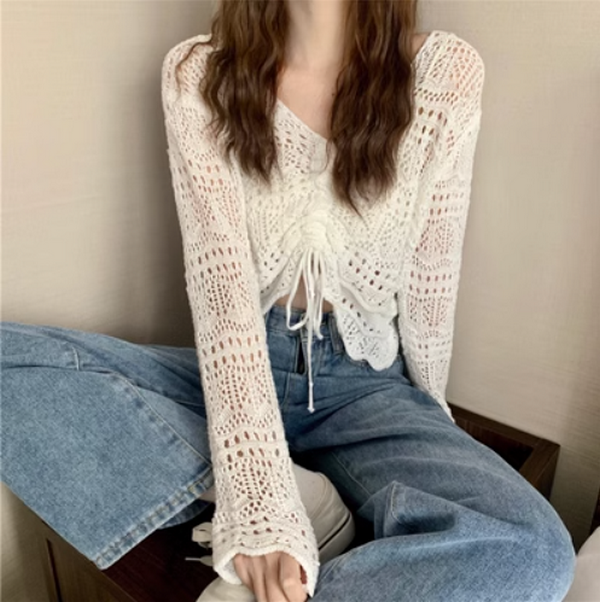 Cut-out V-neck long-sleeved sweater (white) (size: one size)