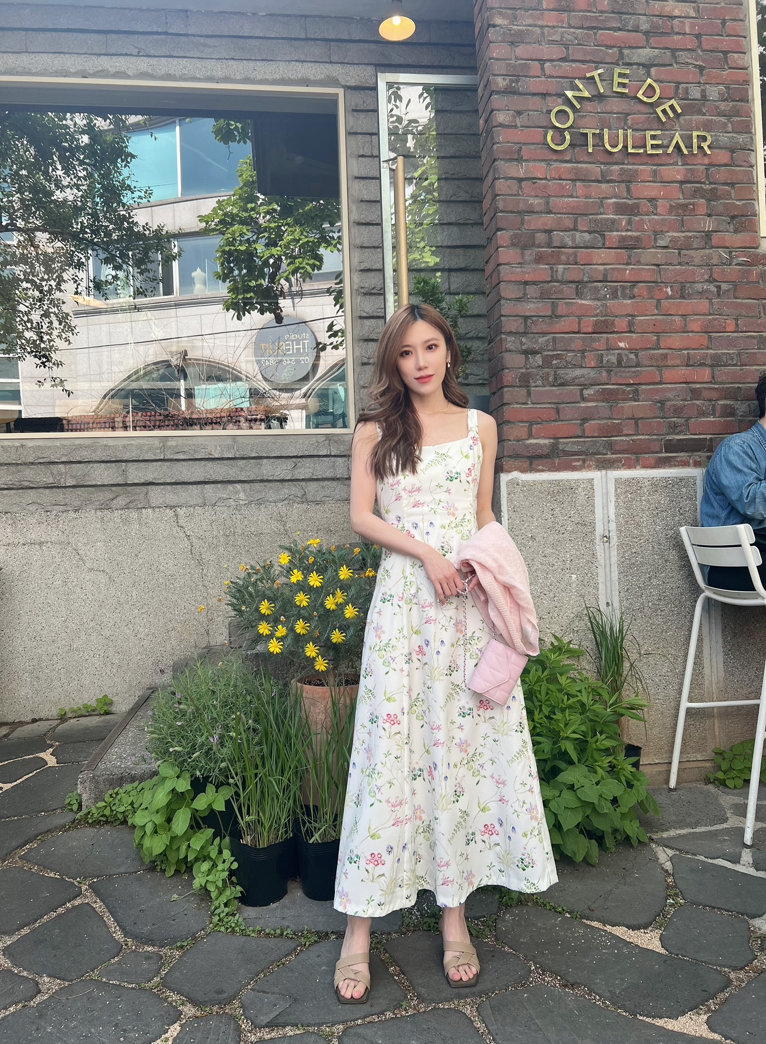 花卉方領寬肩帶傘洋