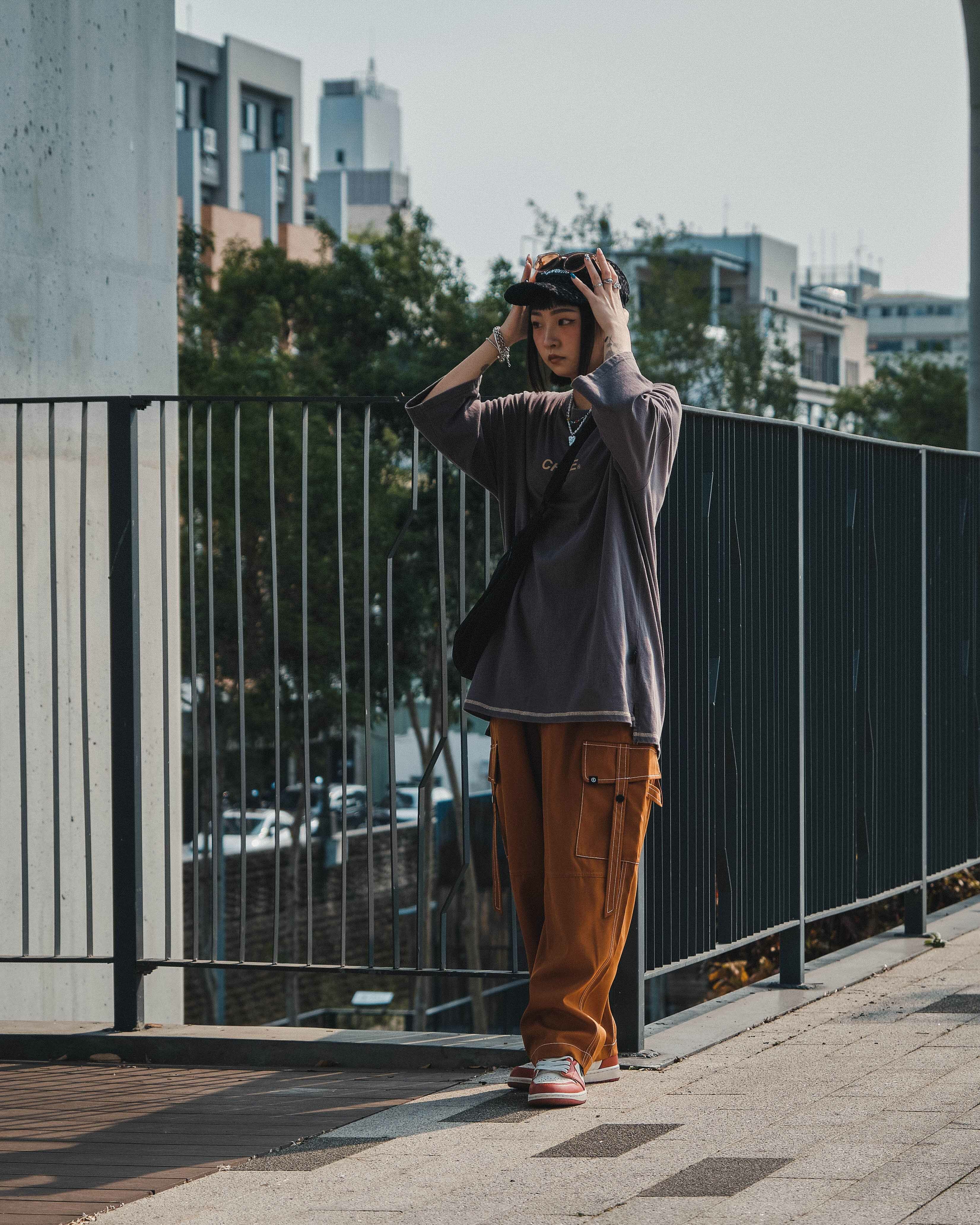 chusedesign-2024-spring-summer-contrast-stitch-pants-orange-brick-style