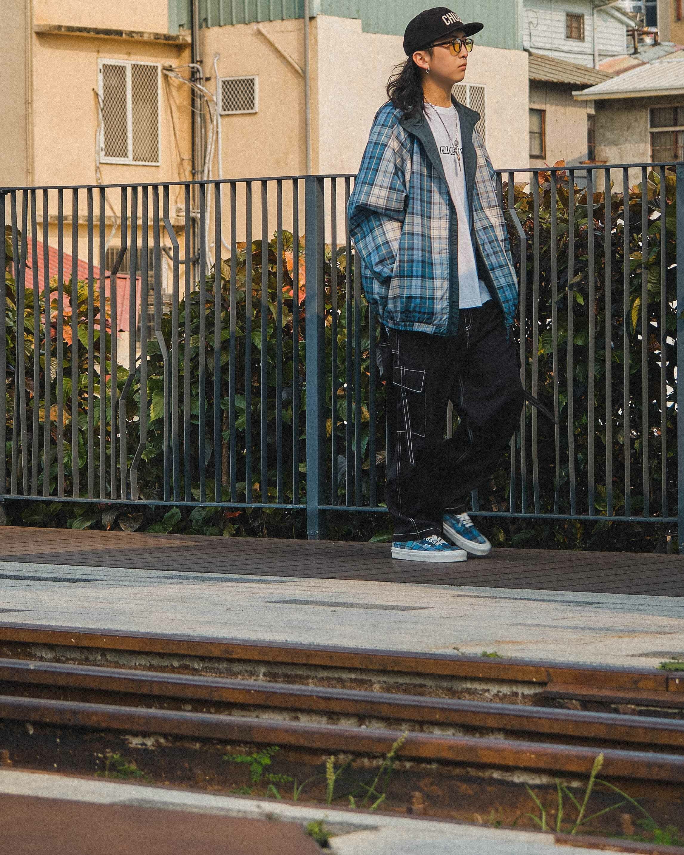 chusedesign-2024-spring-summer-contrast-stitch-pants-black-style