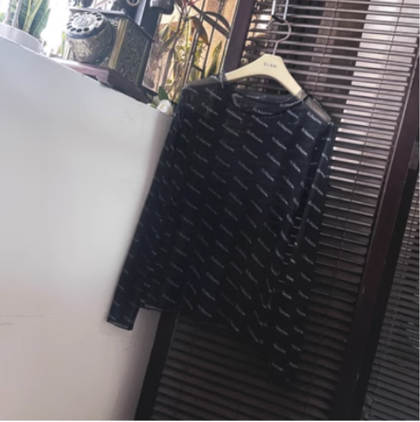新款冰絲防曬長袖網紗t恤印花打底衫(黑底白字母）（均碼）
