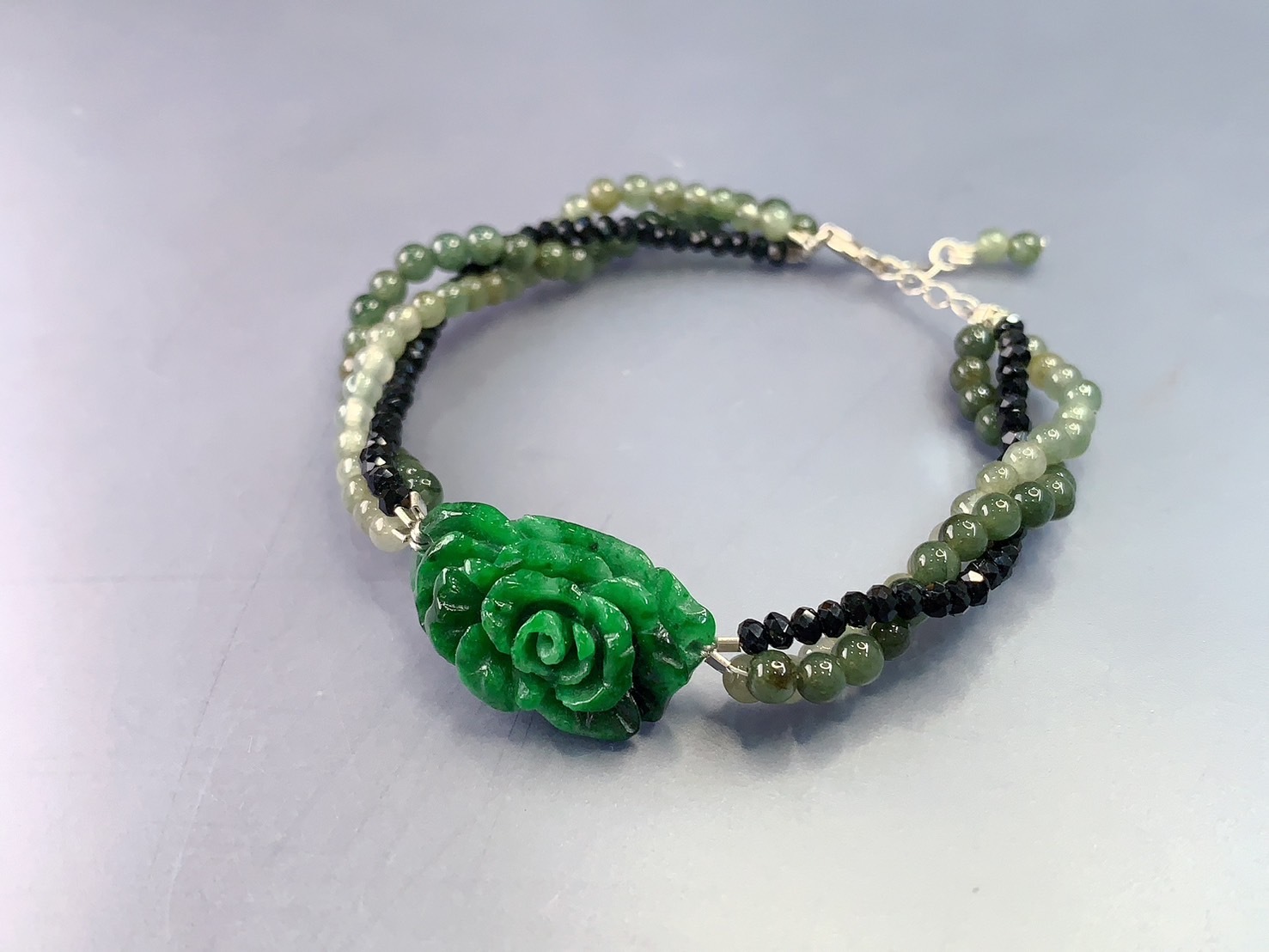花開富貴丨辣綠花青翡翠手工雕花設計手鍊