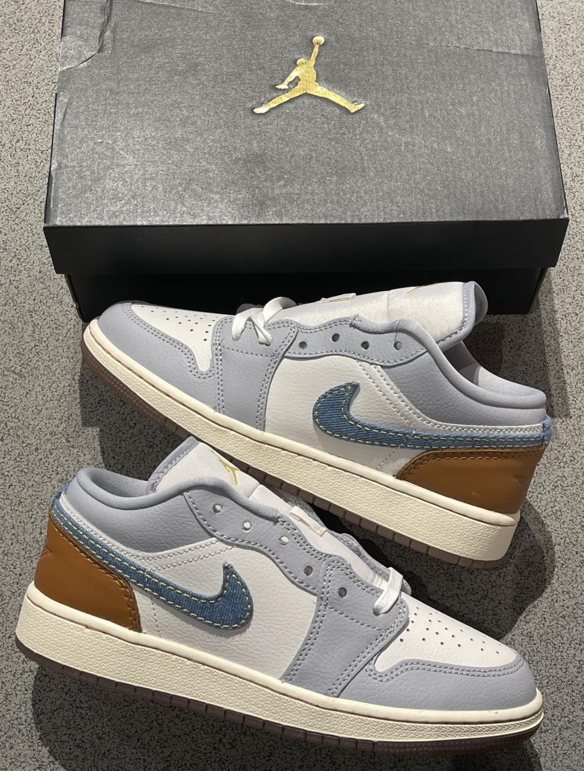 Nike Air Jordan 1 AJ1 煙灰色牛仔拼接 灰白色 皮革 大童款 FZ5046-041/預購