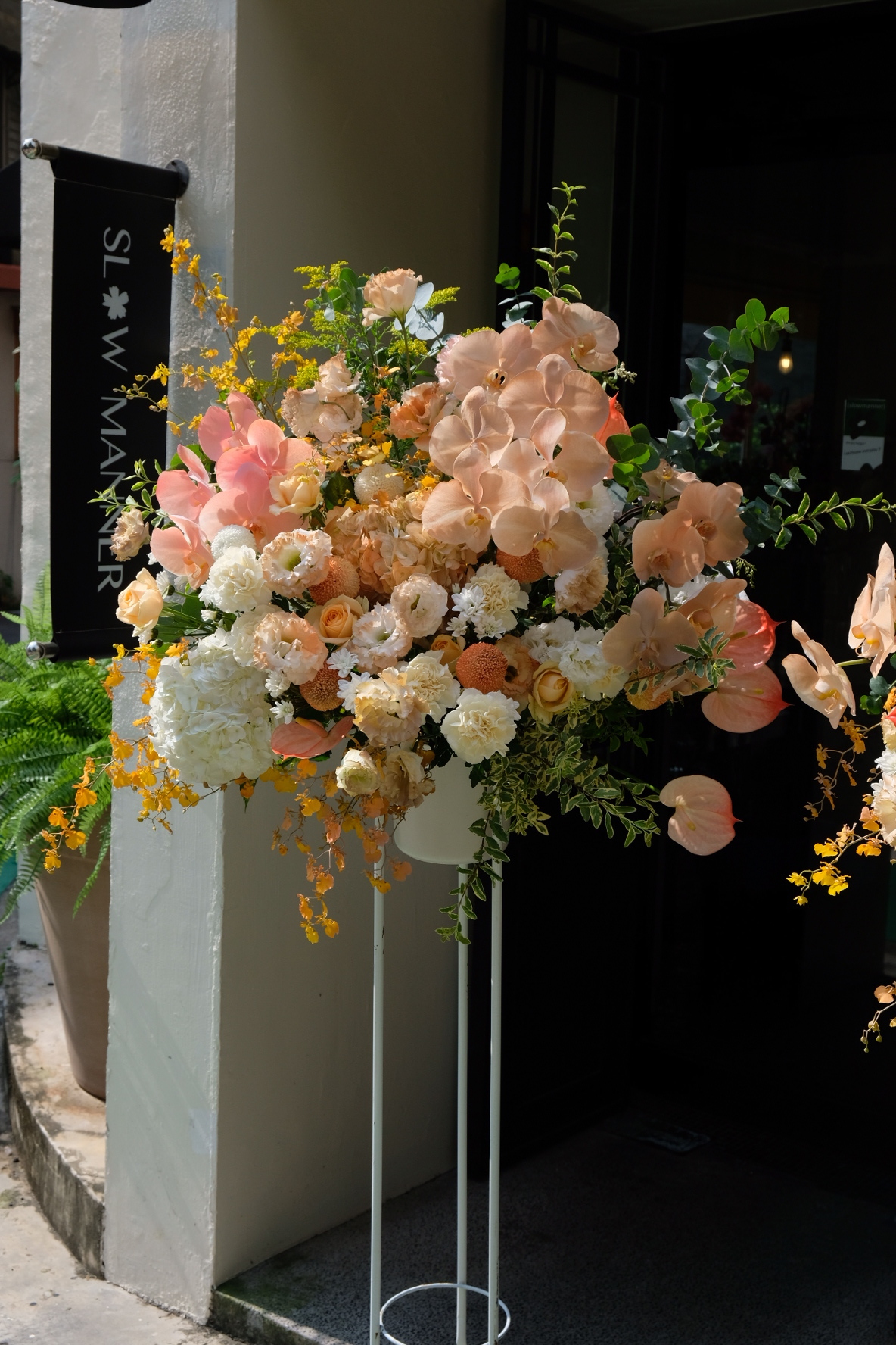 橘卡其色系｜鮮花高架花籃