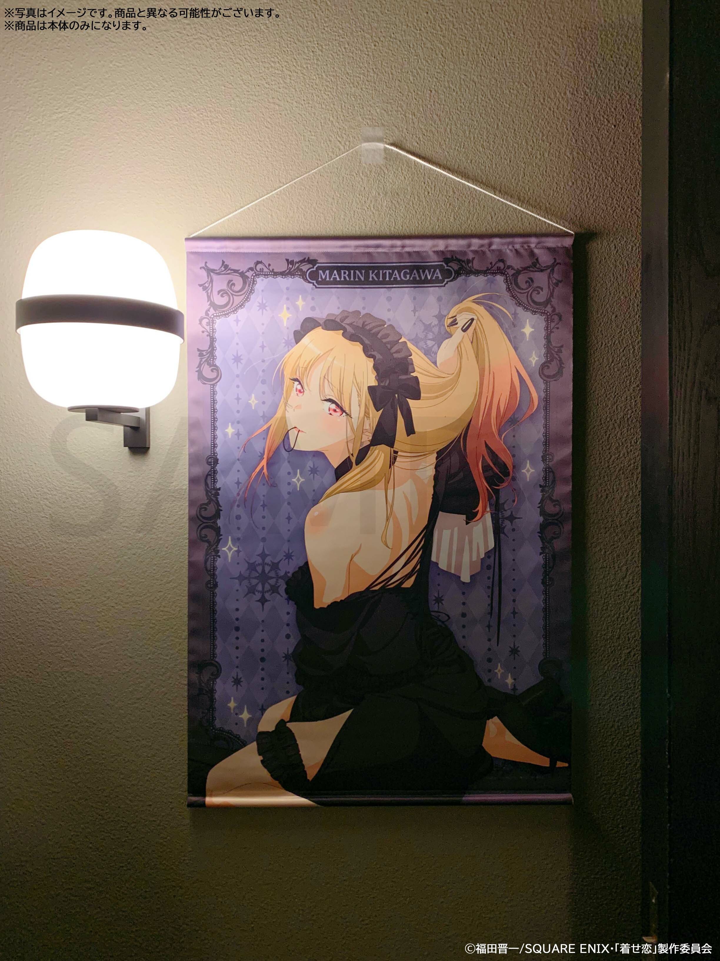 預購-【再販】TV動畫「戀上換裝娃娃」 全新繪製B2掛軸 喜多川海夢 洋裝ver.【日本進口精品】