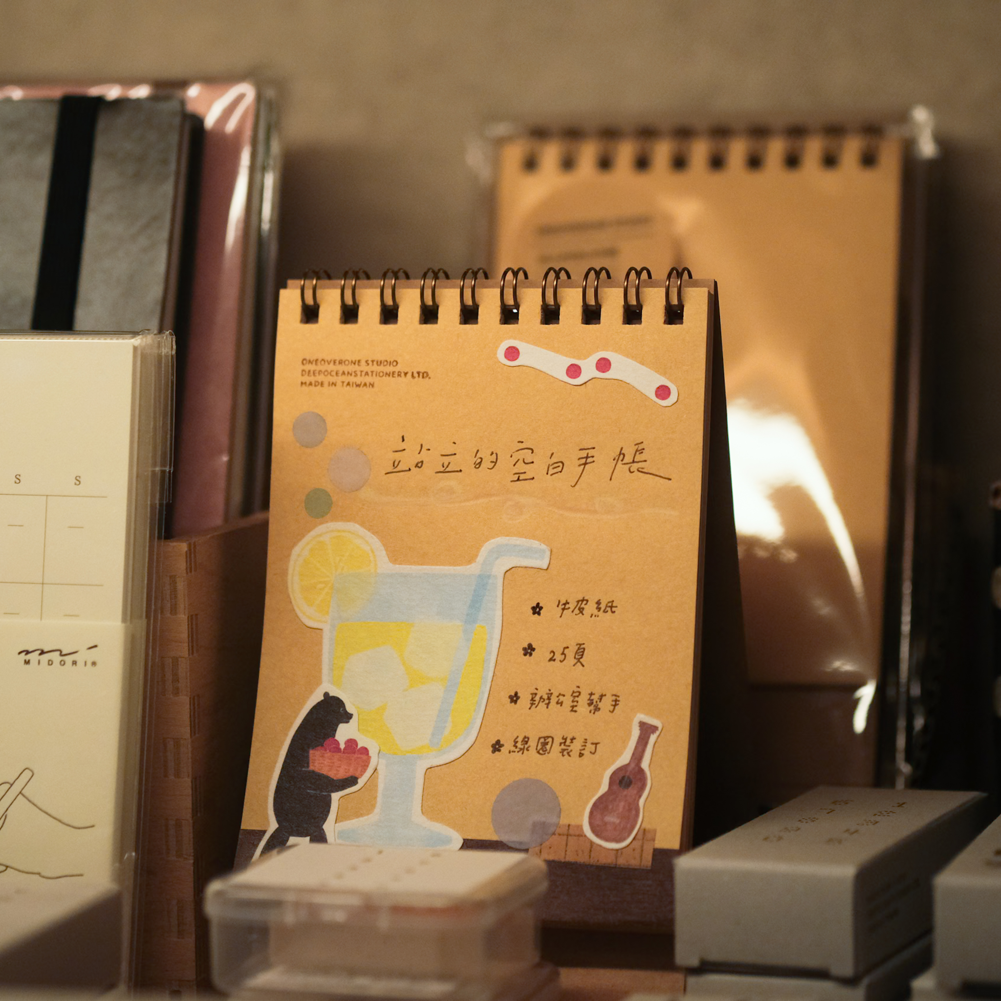 站立的空白手帳 /一分之一工作室/臺灣