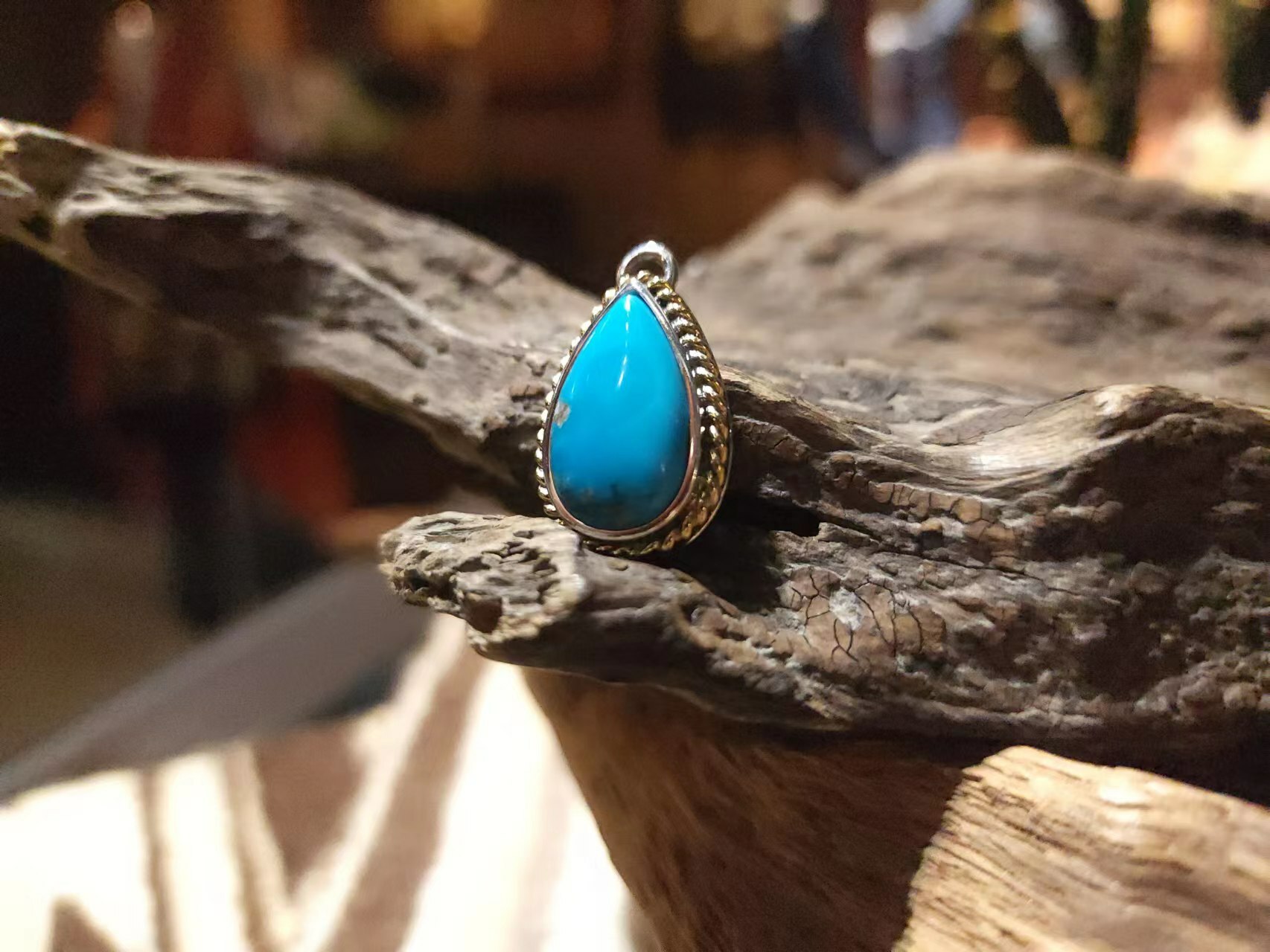 Black Venom Jewelry- Freedom & Prayer Sleeping Beauty 18k金繩松石吊墜