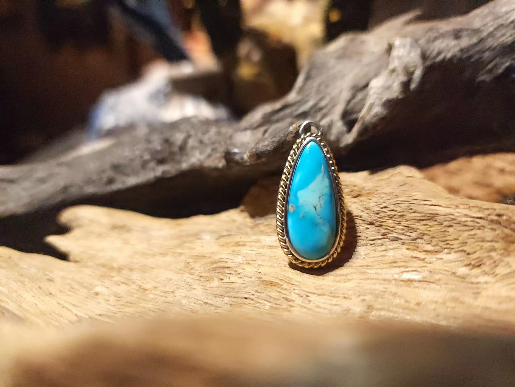 *Black Venom Jewelry- Freedom & Prayer Sleeping Beauty 18k金繩松石吊墜