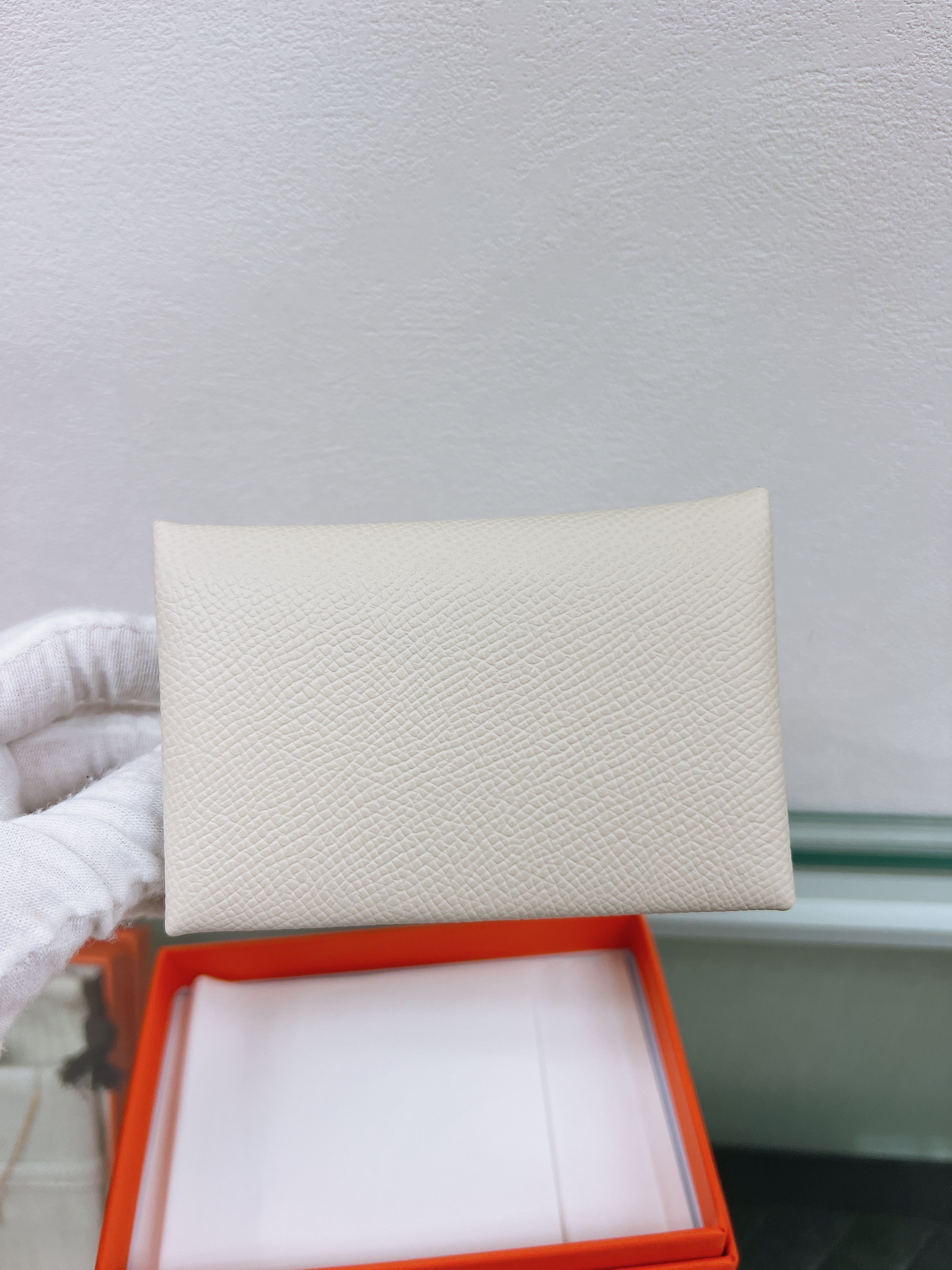 *Unused* Hermes calvi card holder/ craie/ stamp W