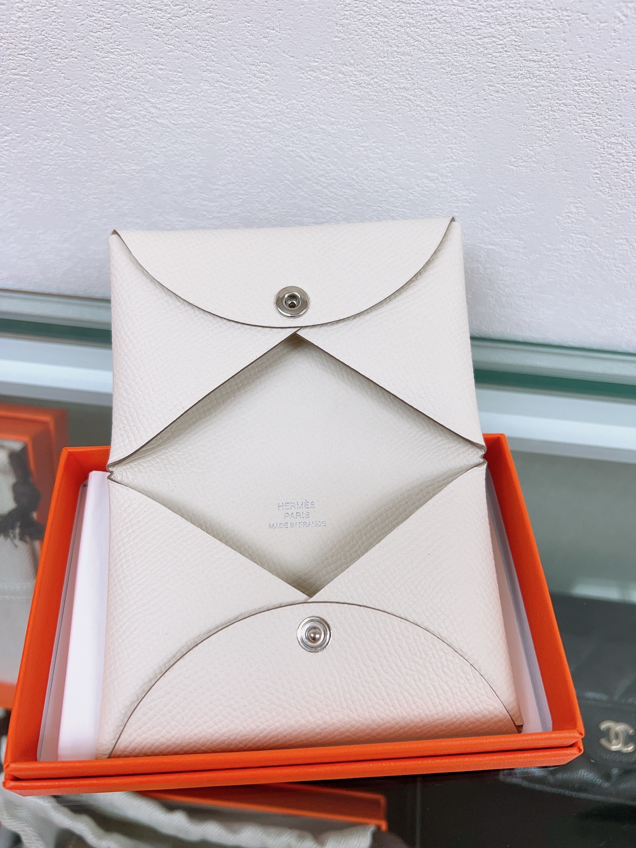 *Unused* Hermes calvi card holder/ craie/ stamp W