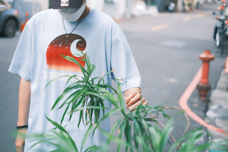 ｜限時百元驚爆價🔥|🇺🇸 CARHARTT 微醺漸層氣泡 Logo Tee