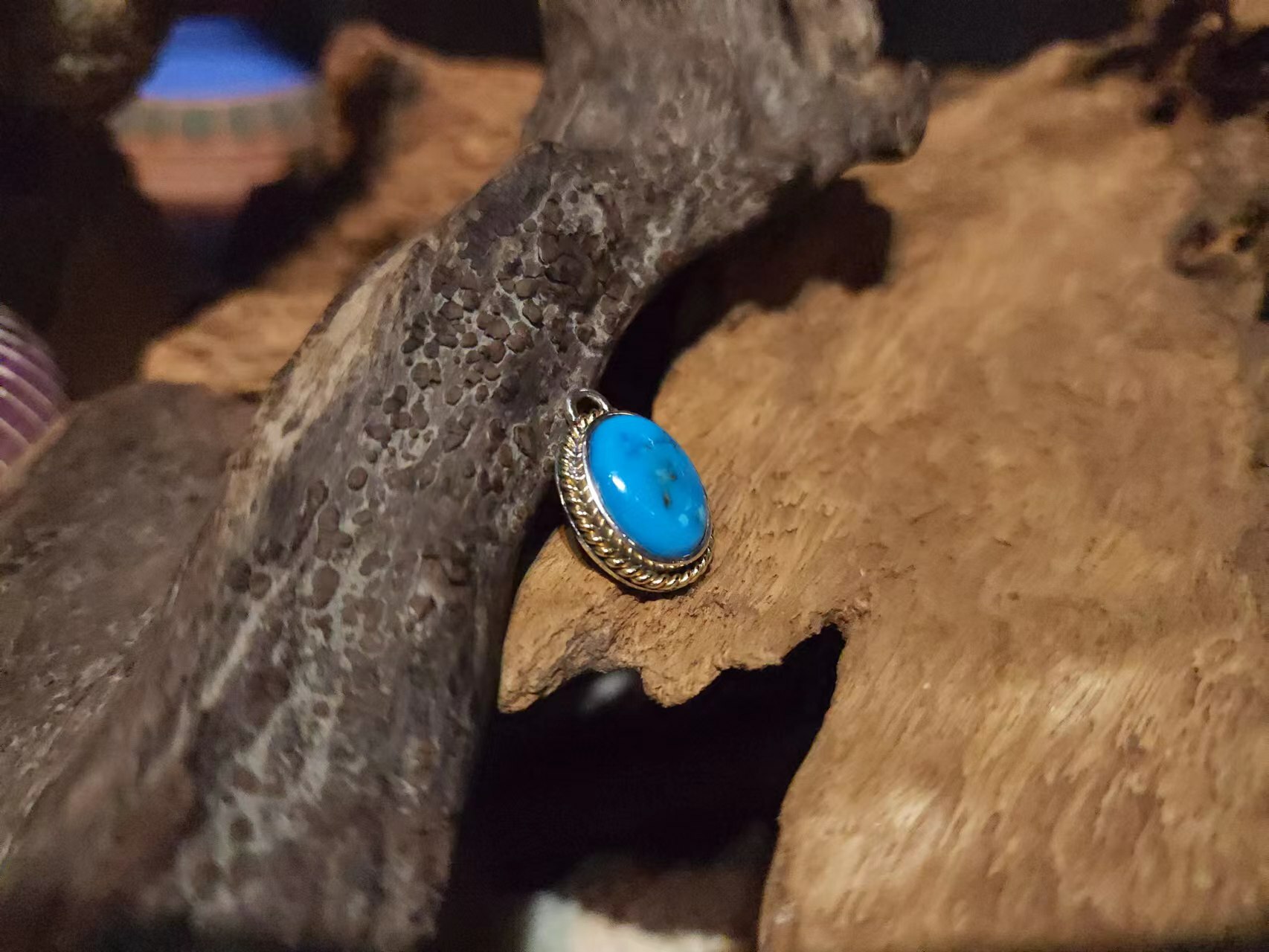 *Black Venom Jewelry- Freedom & Prayer Sleeping Beauty 18k金繩松石吊墜