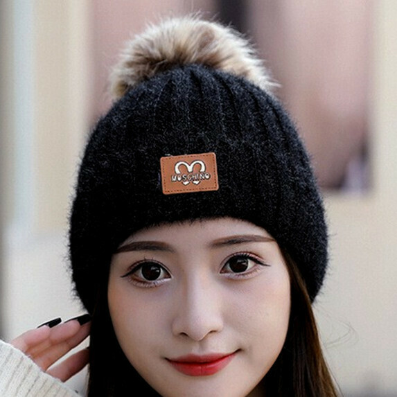 熱賣冬季毛球毛線帽女（黑色）