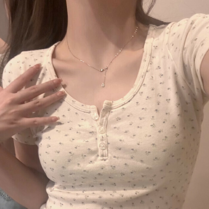 Hot selling short U-neck floral top (one size fits all) (short sleeves)
