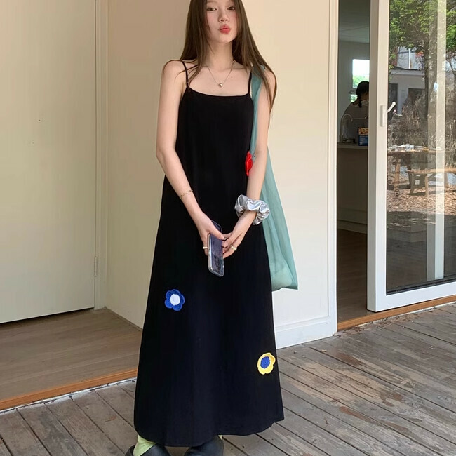 Hot selling small flower embroidered suspender dress (one size fits all) (black)