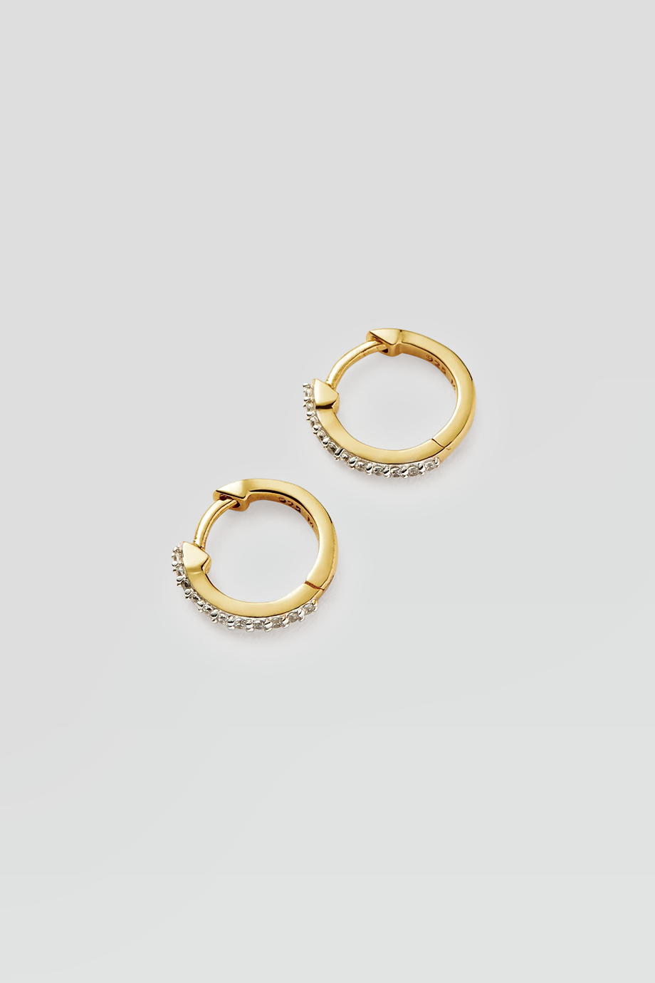 MISSOMA｜PAVE HUGGIE 半鑲鑽圓圈耳環