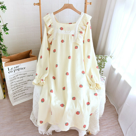 Spring and Autumn Crepe Square Neck Long Sleeve Nightdress (LJ Beige Strawberry) [M-XL Size] [Contact Customer Service to Confirm Shipping Size after Placing an Order]