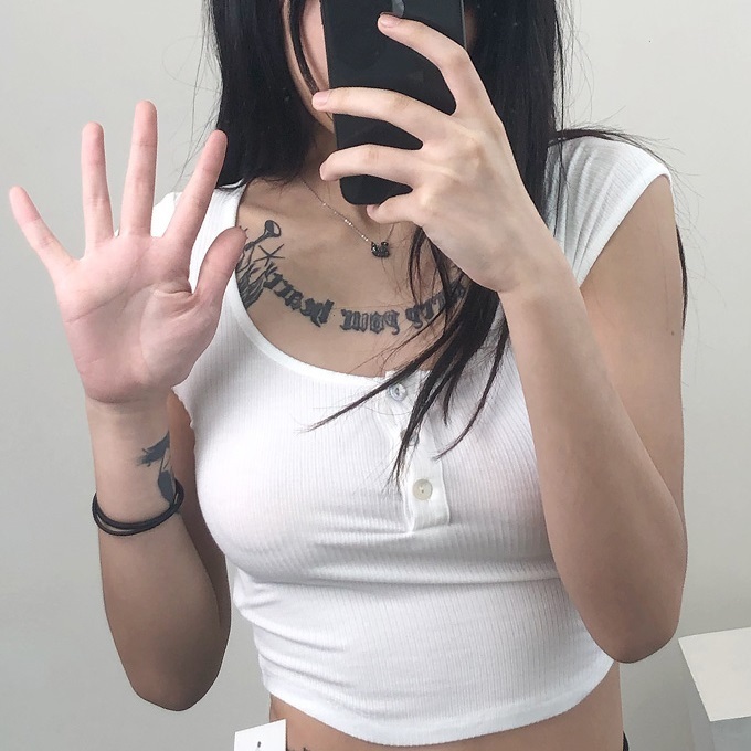 Hot selling short-sleeved T-shirt (white) (S/M size) (contact customer service after placing the order to confirm the delivery size)