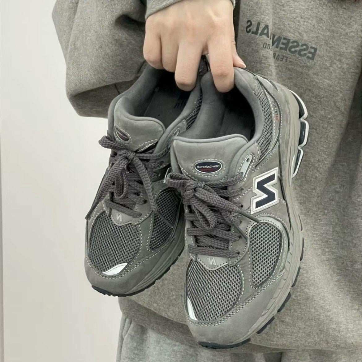 <台灣現貨>  New Balance 2002 NB 2002R 炭灰 泥煤色 復古 ML2002RA