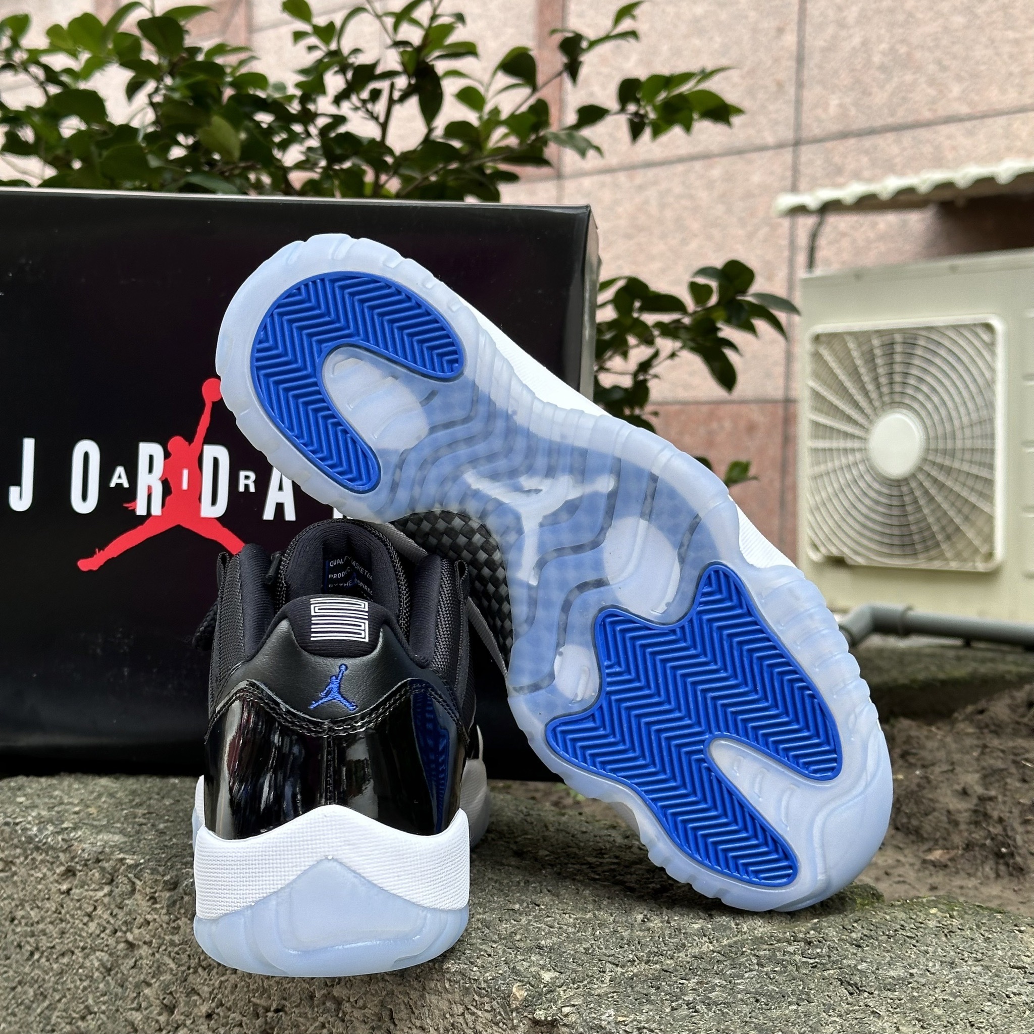 Air Jordan 11 Low Space Jam 黑藍冰底男鞋FV5104-004