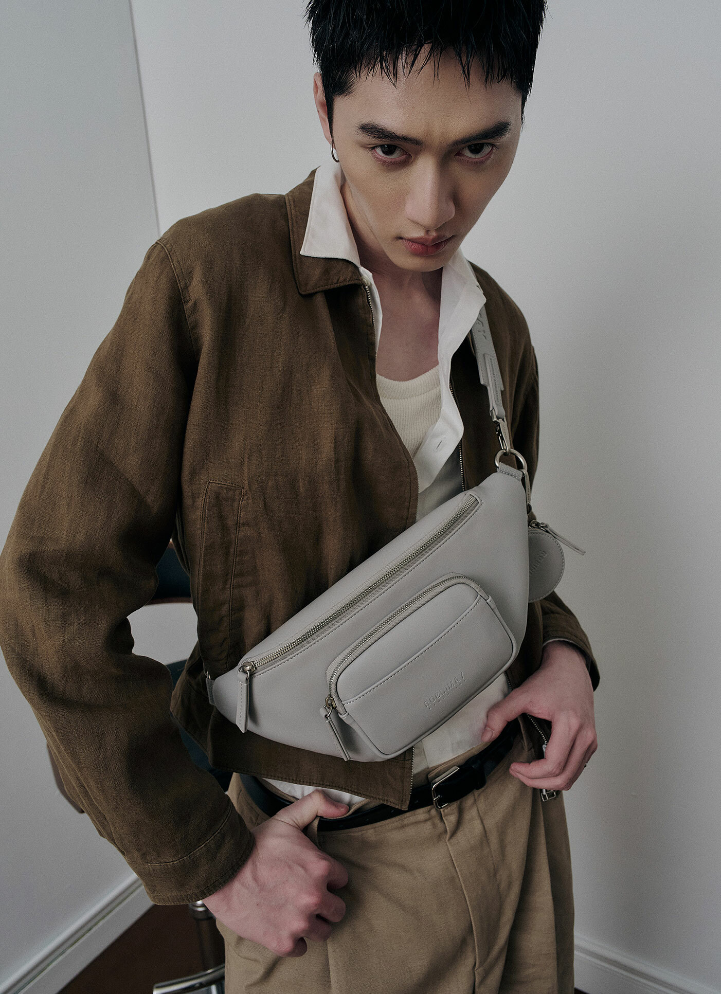 ■ROBINMAY■維特真皮胸包 EI005 レザーチェストバッグ/送料込 維特真皮胸包｜男胸包｜皮革男包｜ROBINMAY 官方網站(RM)