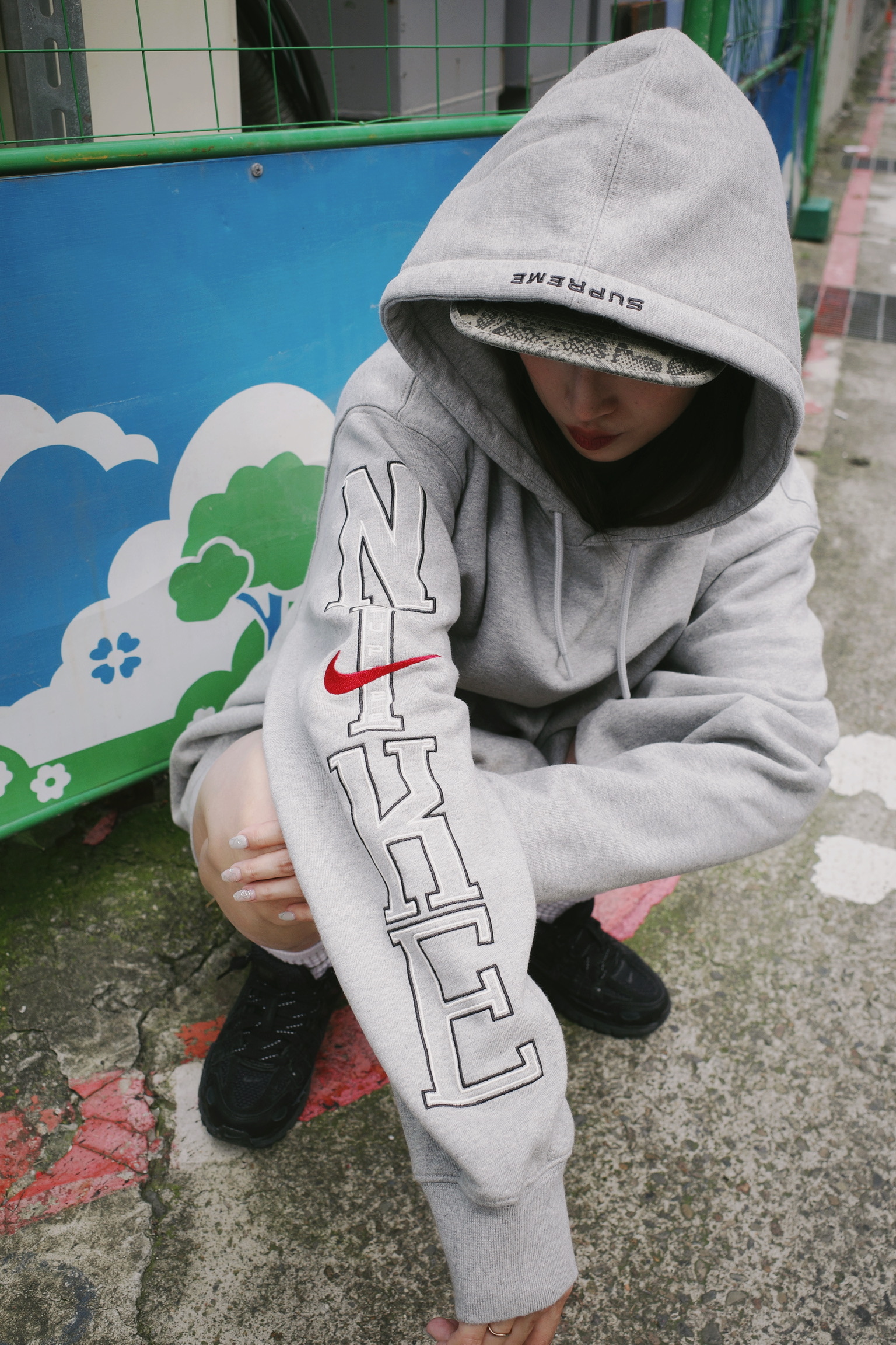 SUPREME X NIKE 聯名 SS24 刺繡LOGO 帽踢 黑/灰