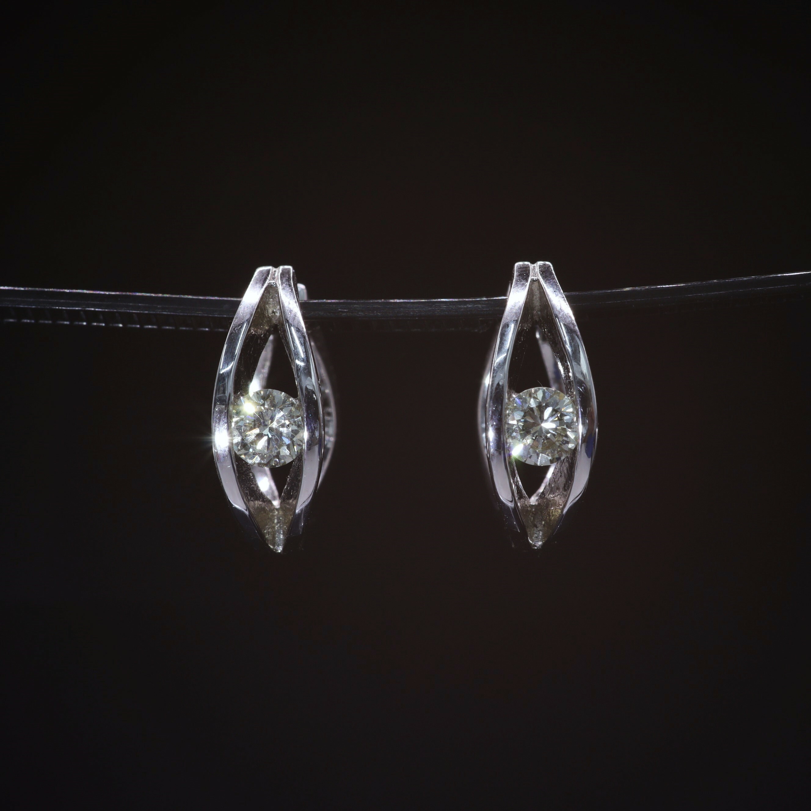 全新18K白金【主石41份鑽石】圈耳環