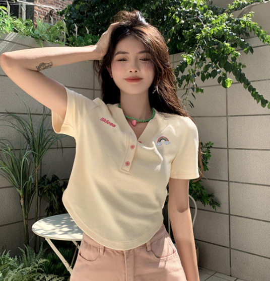V-neck short-sleeved T-shirt (apricot) [Size: M-XXL] [Contact customer service to confirm the shipping size after placing an order]