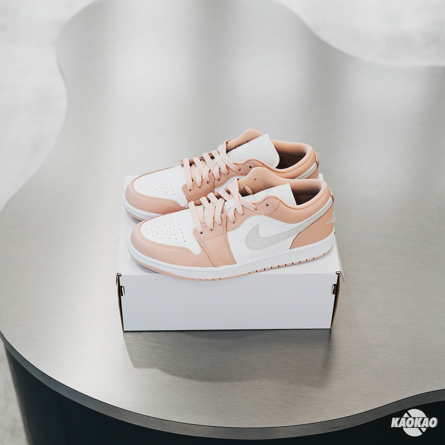 女鞋NIKE W AIR JORDAN 1 CRIMSON TINT 粉白色低筒休閒鞋【DC0774-1