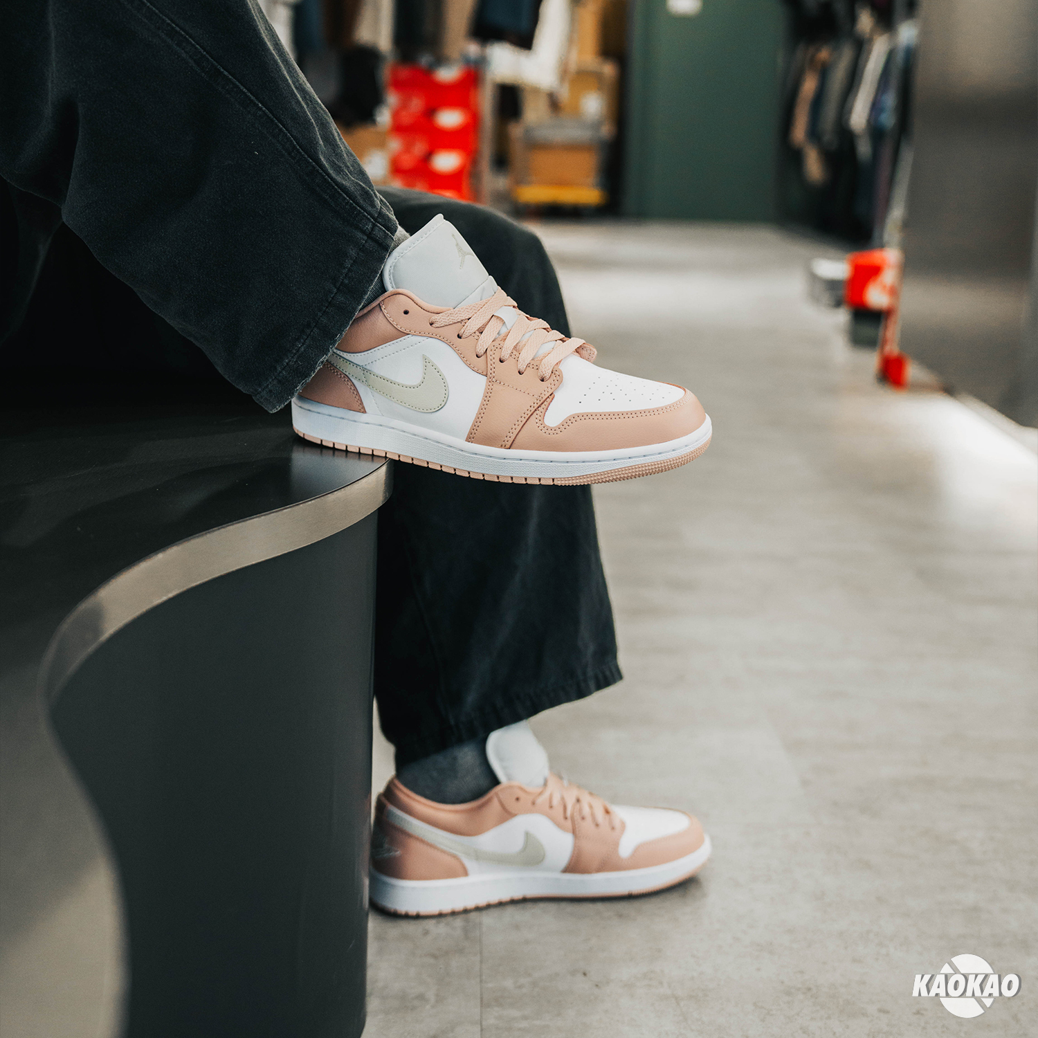 女鞋NIKE W AIR JORDAN 1 CRIMSON TINT 粉白色低筒休閒鞋【DC0774-1