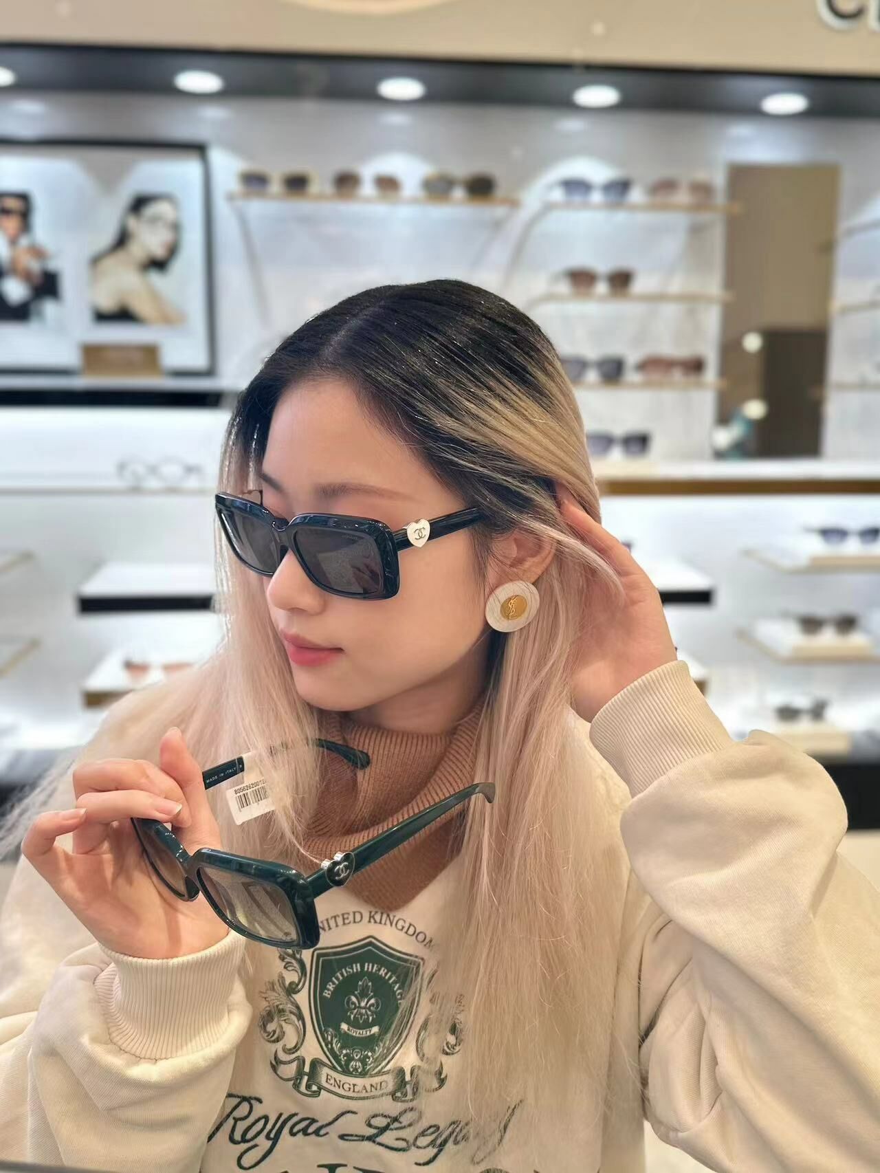 Chanel 白色愛心框款墨鏡 -T