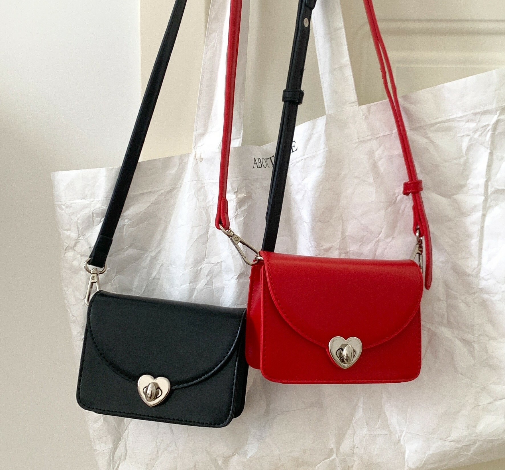 高級感金屬愛心翻蓋小包/三色