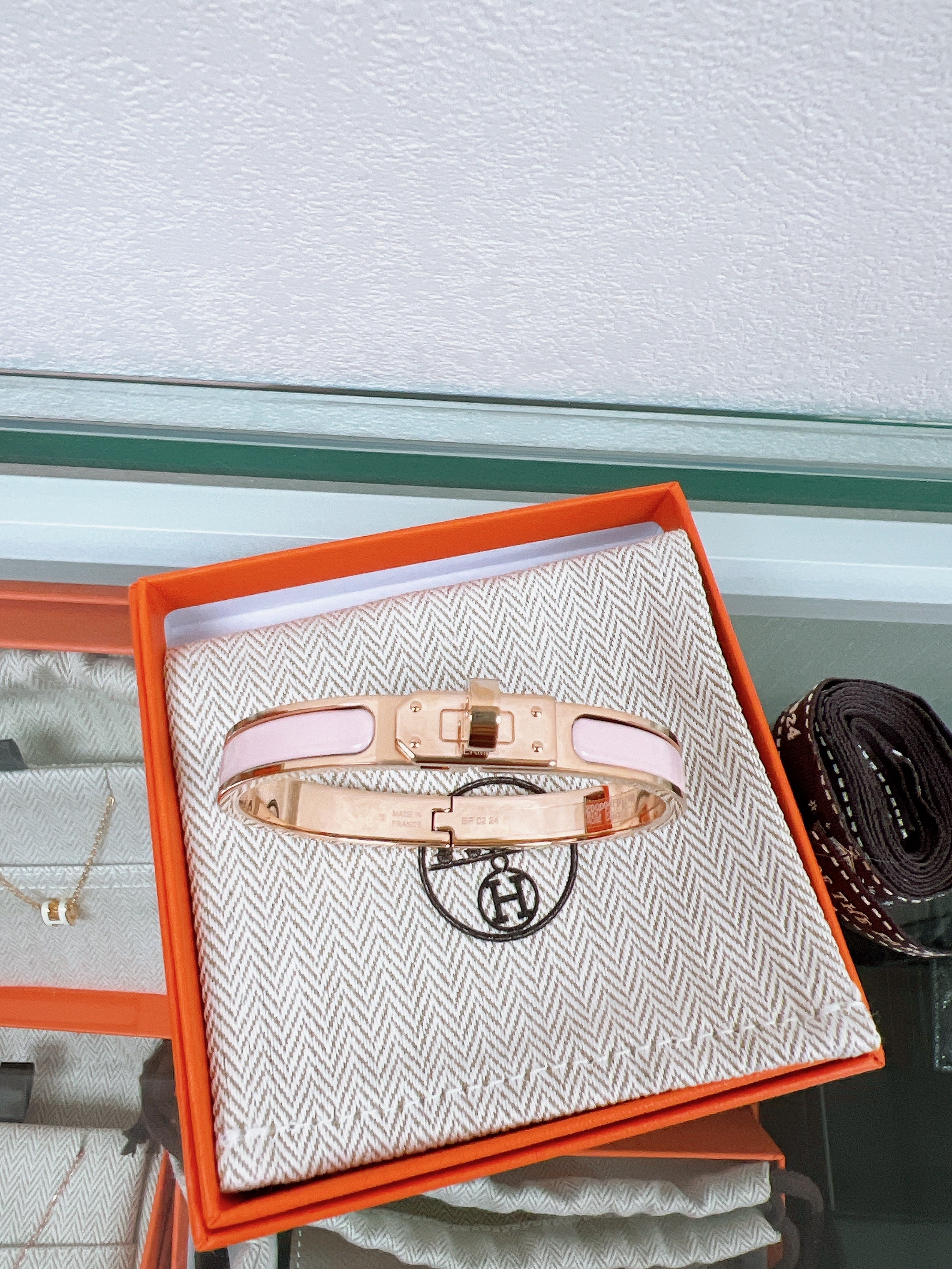 *Unused* Hermes mini clic kelly bracelet (pink/rose gold hardware)