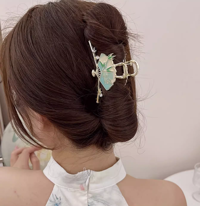 Elegant Classical Tassel Hair Claw