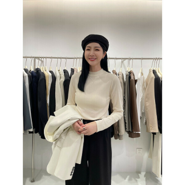 Soft and thin round neck solid color T-shirt [spring threaded cotton apricot] [one size]