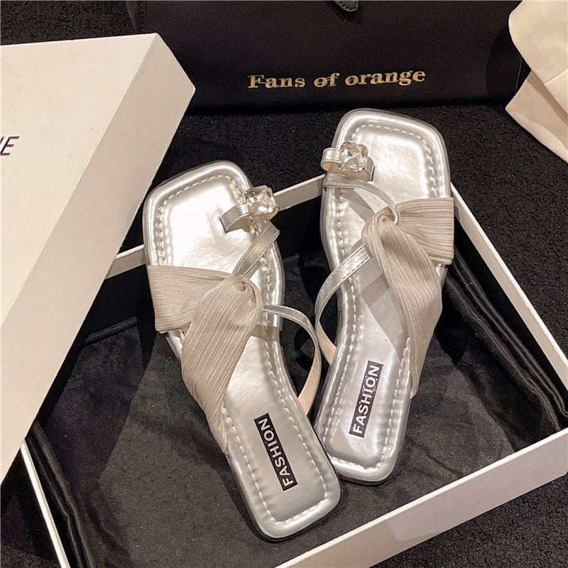 Hot selling flat slippers (silver size 35-40) (please contact customer service to confirm the delivery size after placing the order)