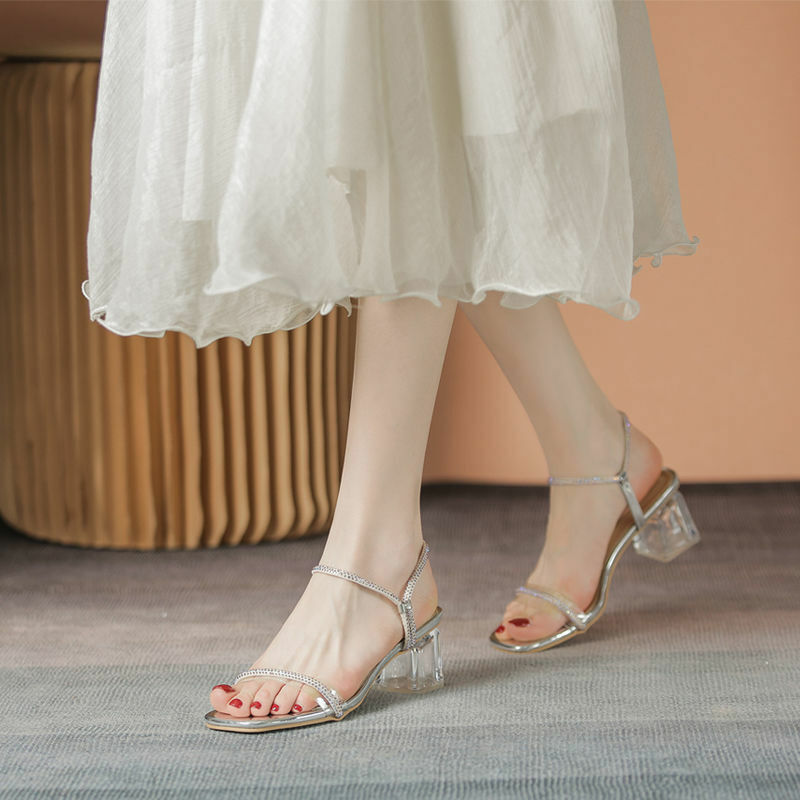 Hot selling thick heel sandals (silver size 35-40) (please contact customer service to confirm the delivery size after placing the order)