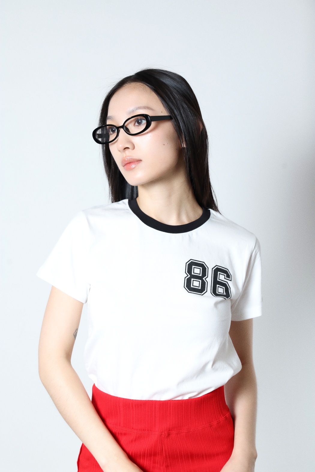 86撞色合身短踢-白