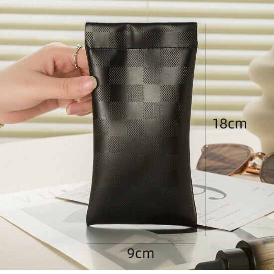Hot Selling Portable Cosmetic Bag Coin Bag [Checkerboard [Black] Specifications [Automatic Closing]