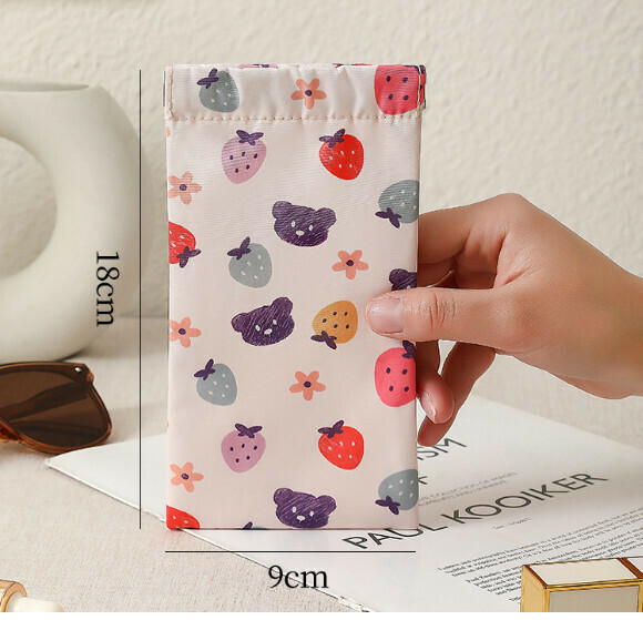 Hot Selling Portable Cosmetic Bag Coin Bag [Strawberry Jam] Specifications [Automatic Closing]