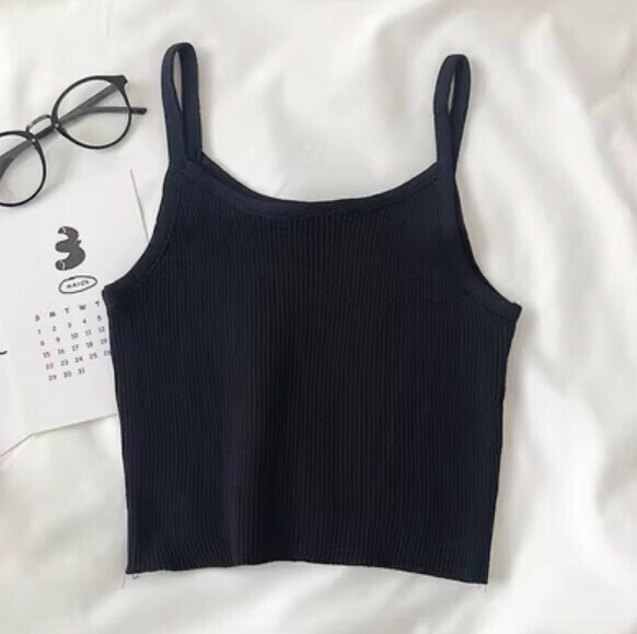 Summer solid color knit inner with cropped vest (black) [one size]